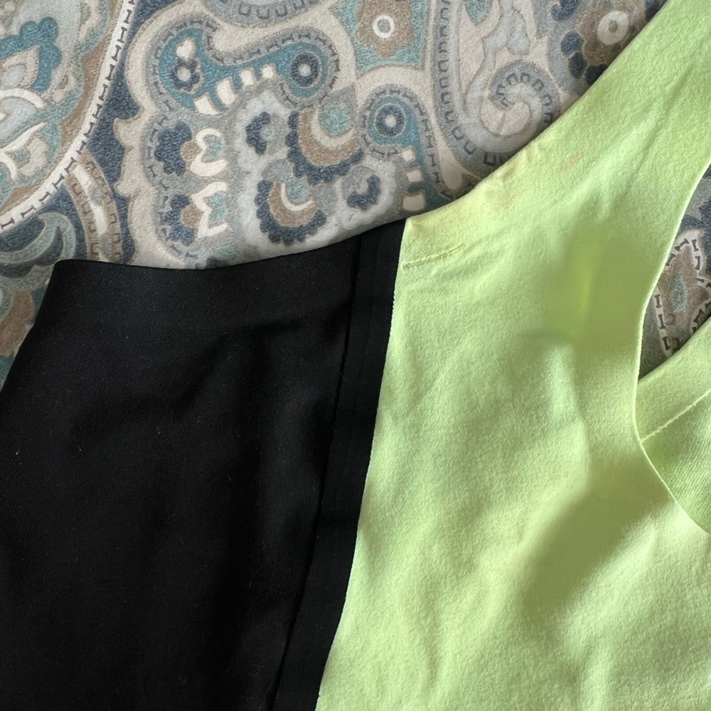Lululemon Racerback Tanktop Fits size 6-8 - Picture 3 of 4